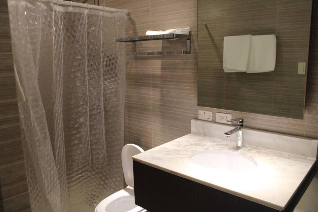 A2J Luxury Bgc Balcony Suite Near Sm Aura Taguig Manila Esterno foto