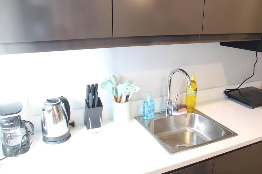 A2J Luxury Bgc Balcony Suite Near Sm Aura Taguig Manila Esterno foto