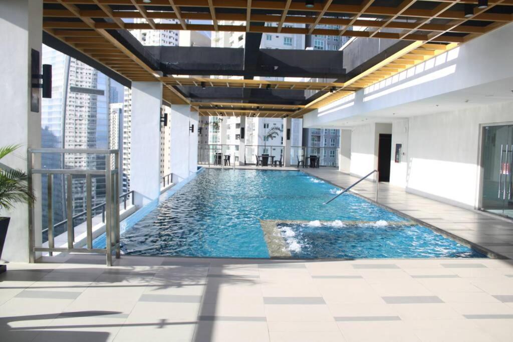 A2J Luxury Bgc Balcony Suite Near Sm Aura Taguig Manila Esterno foto