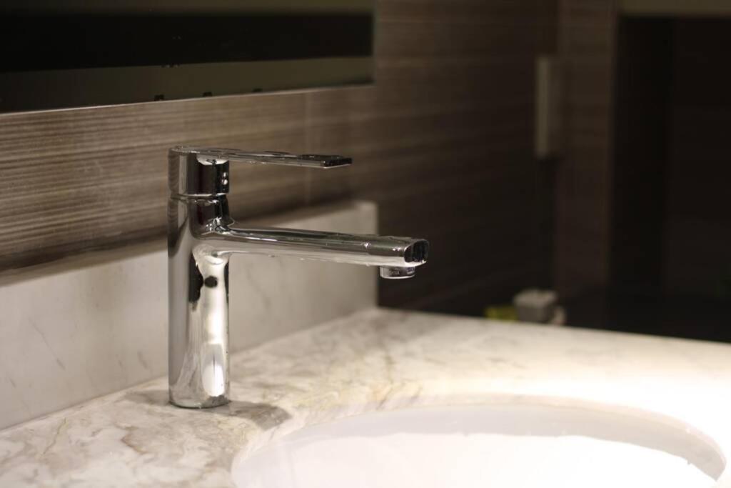A2J Luxury Bgc Balcony Suite Near Sm Aura Taguig Manila Esterno foto
