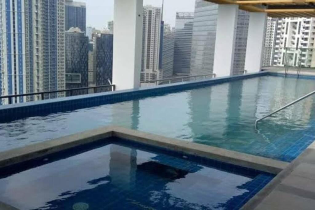 A2J Luxury Bgc Balcony Suite Near Sm Aura Taguig Manila Esterno foto