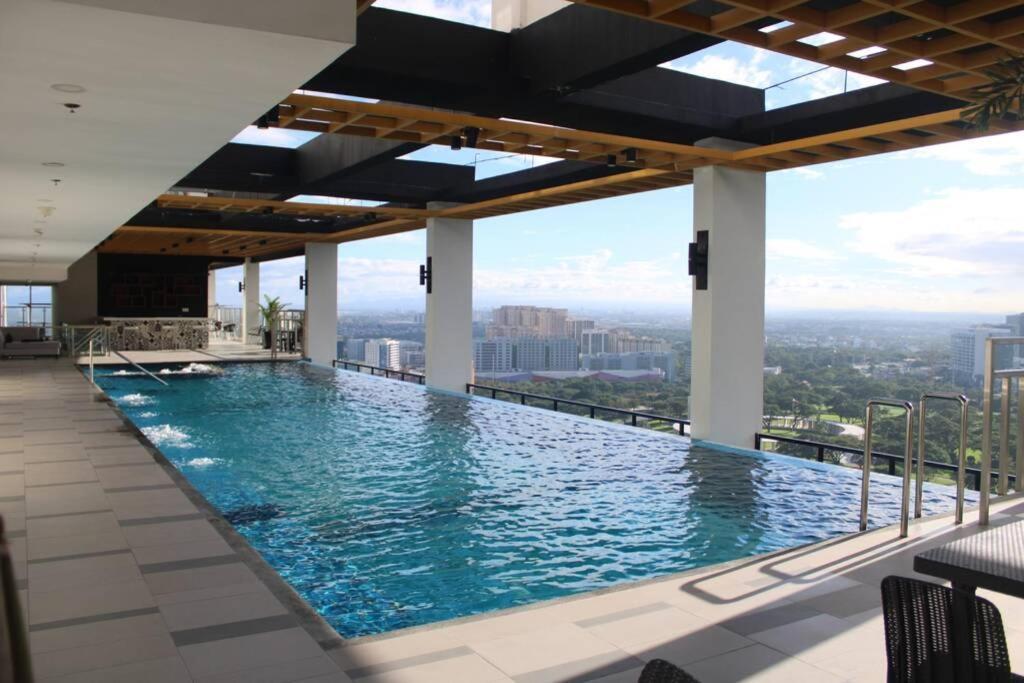 A2J Luxury Bgc Balcony Suite Near Sm Aura Taguig Manila Esterno foto