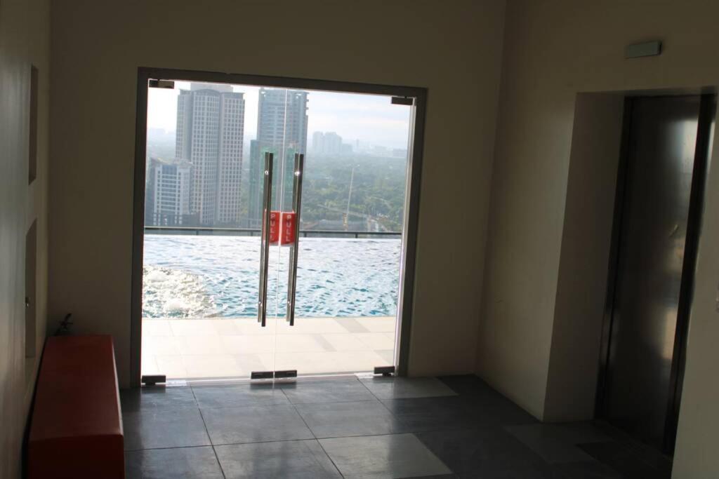 A2J Luxury Bgc Balcony Suite Near Sm Aura Taguig Manila Esterno foto