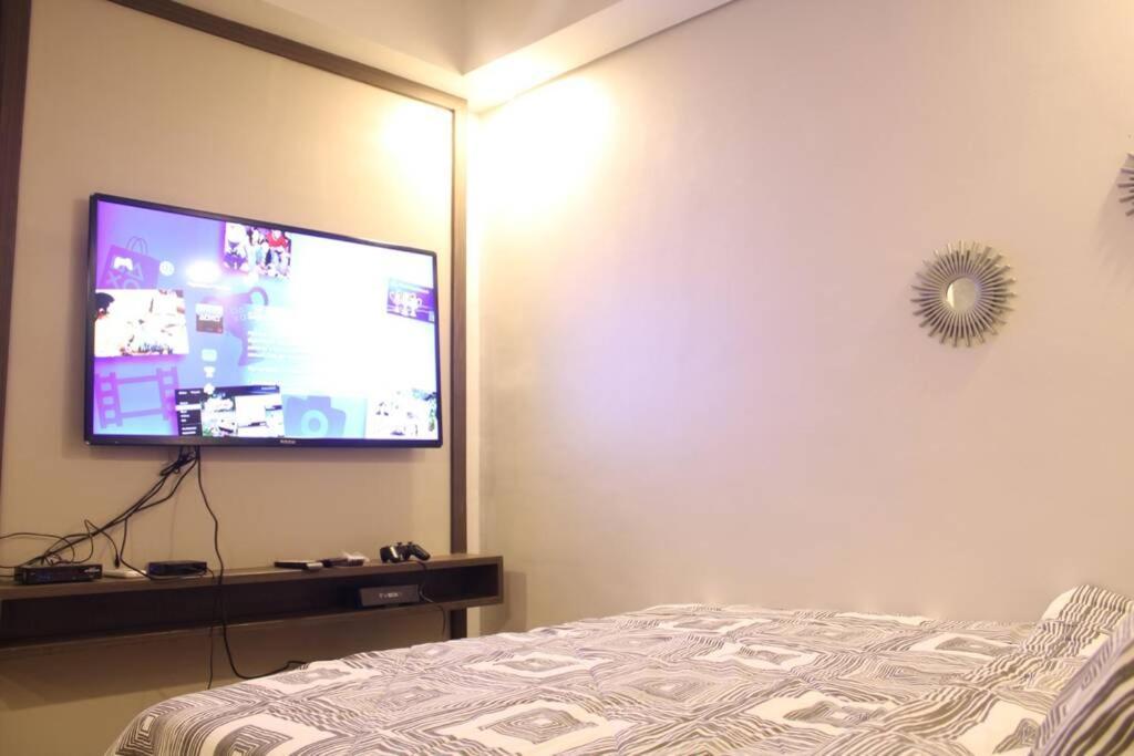 A2J Luxury Bgc Balcony Suite Near Sm Aura Taguig Manila Esterno foto